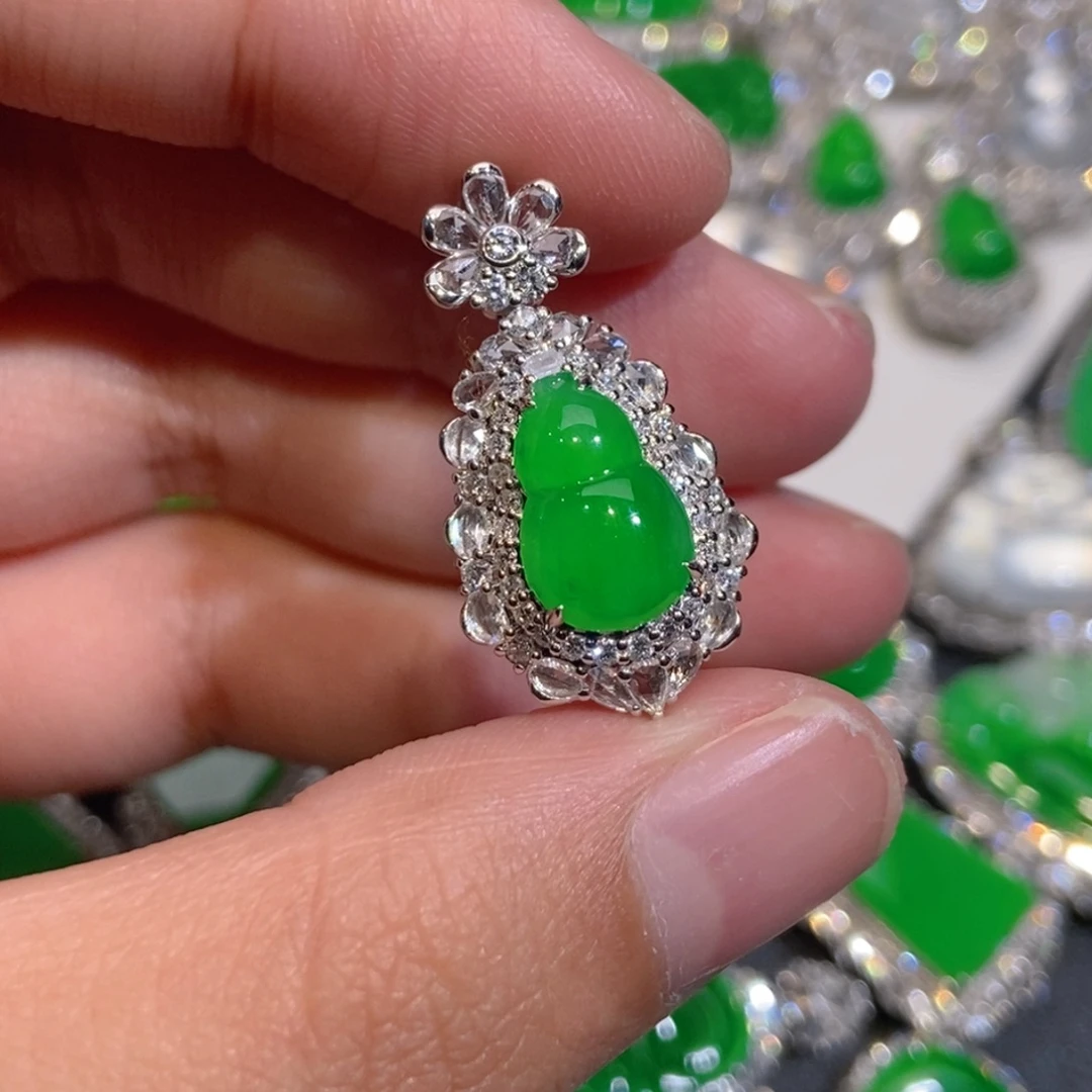 翡翠18K金镶嵌颈饰天然缅甸A货翡翠