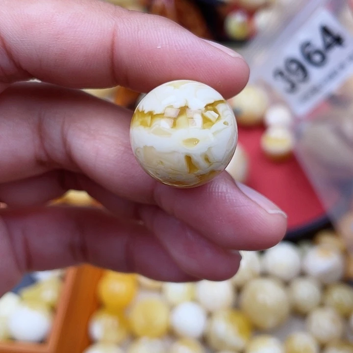 蜜蜡未镶嵌珠宝奇石19.6