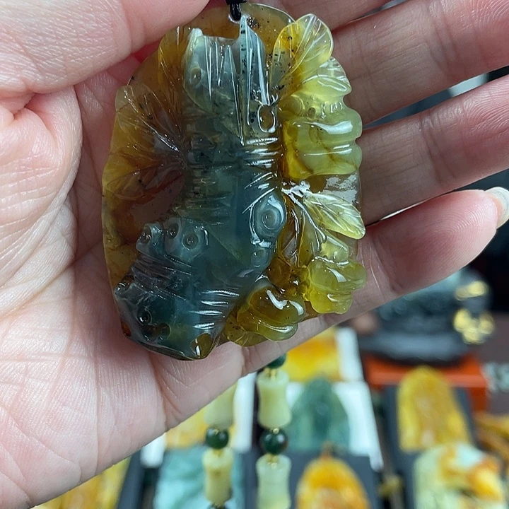 未镶嵌蛇纹石玉颈饰