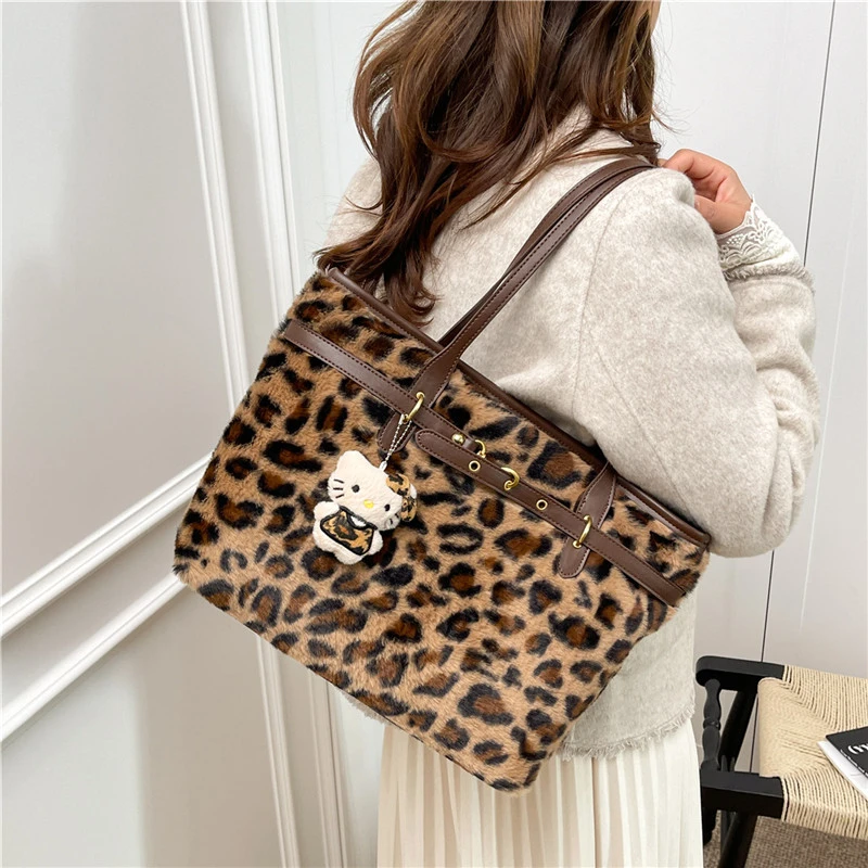 秋冬季磨砂小包包女2025新款高级感通勤复古豹纹水桶包女生包包