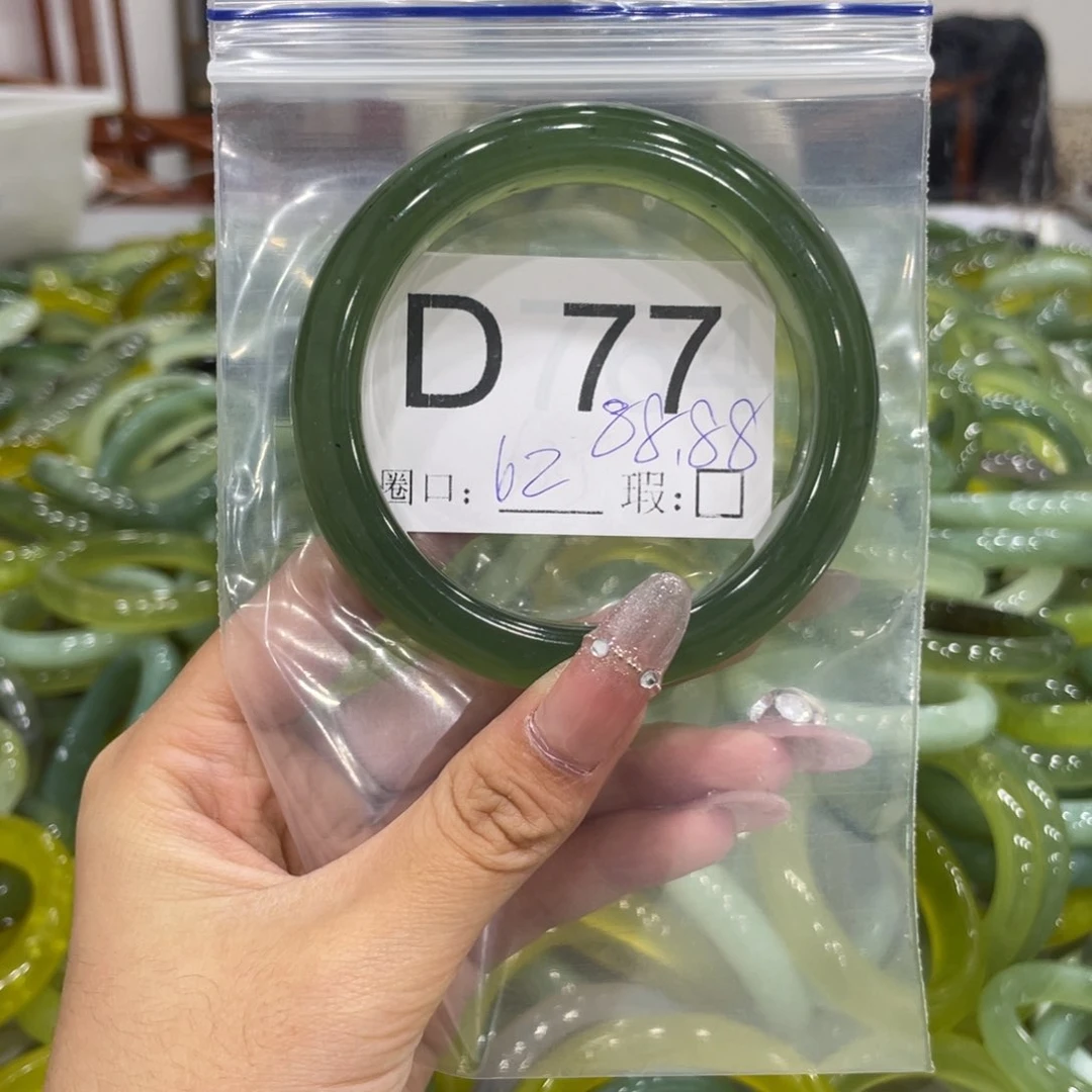 未镶嵌蛇纹石玉颈饰《*》