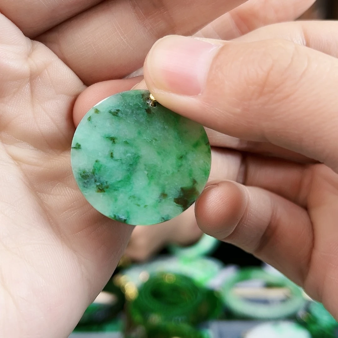 翡翠颈饰未镶嵌吊坠多样性