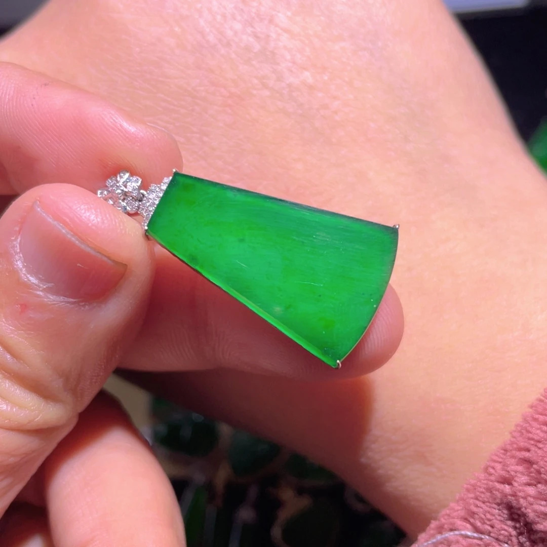 翡翠颈饰18K金镶嵌翡翠