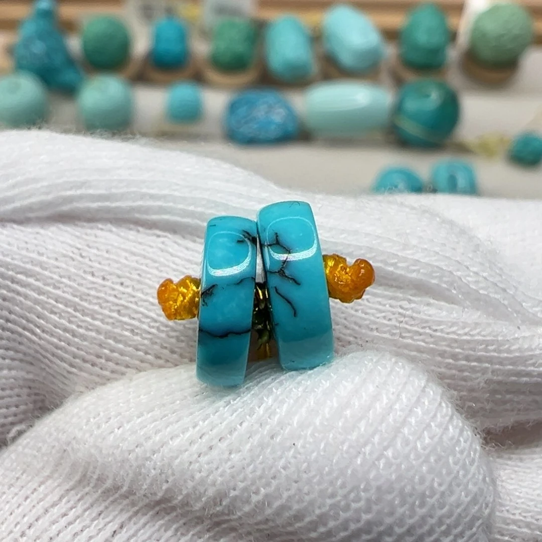 绿松石配饰未镶嵌?****吖