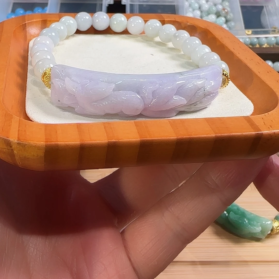 翡翠未镶嵌颈饰手牌