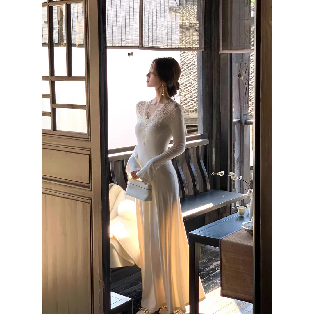 时刻不知雪温柔氛围感蕾丝v领针织连衣裙收腰大码a摆长裙5919甜