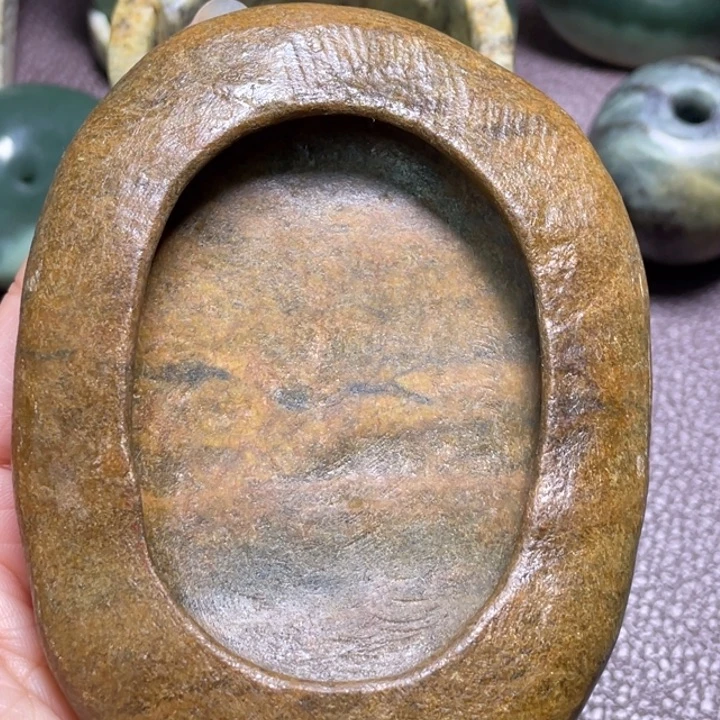 颈饰未镶嵌岫岩河磨玉（透闪石质玉）