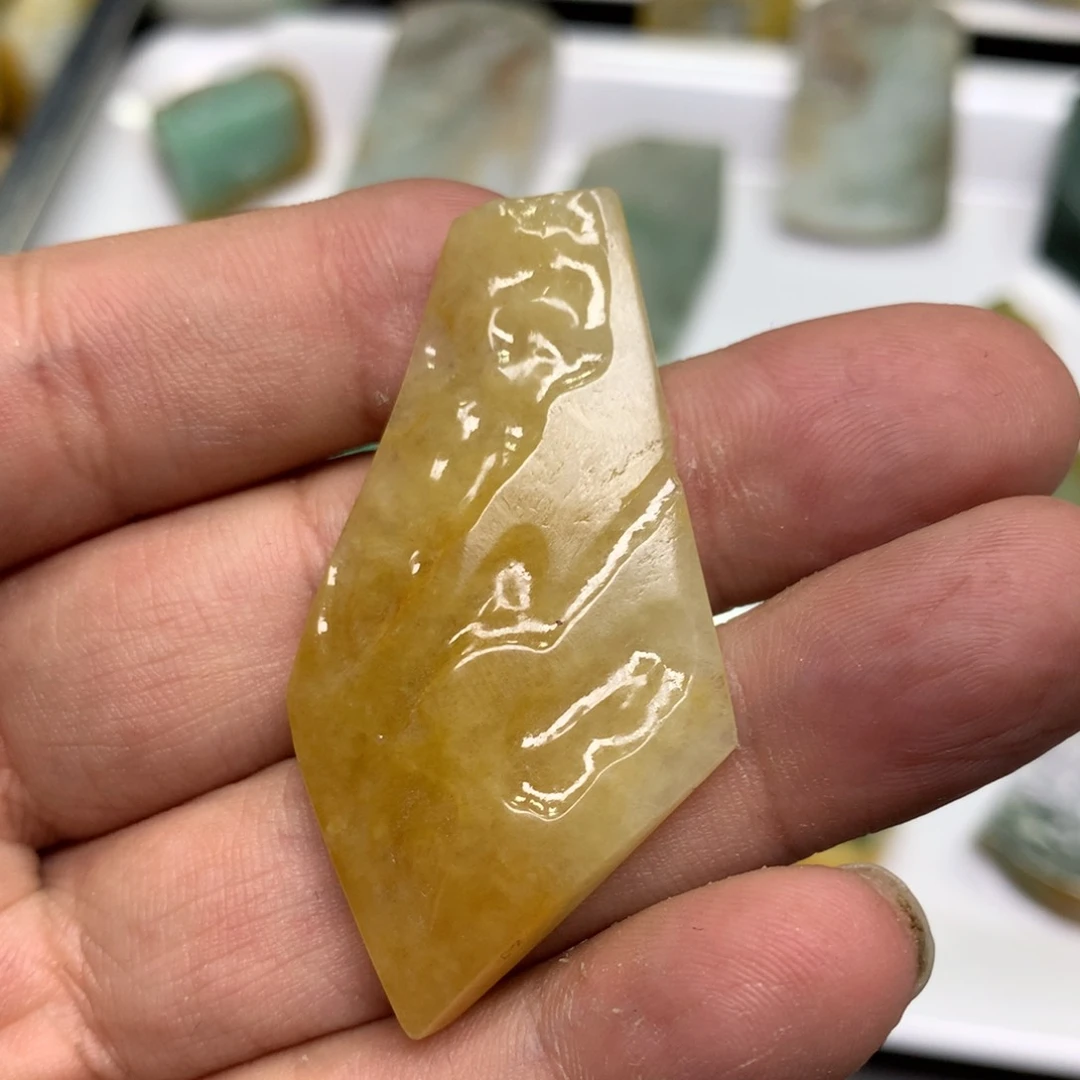 翡翠颈饰未镶嵌翡翠