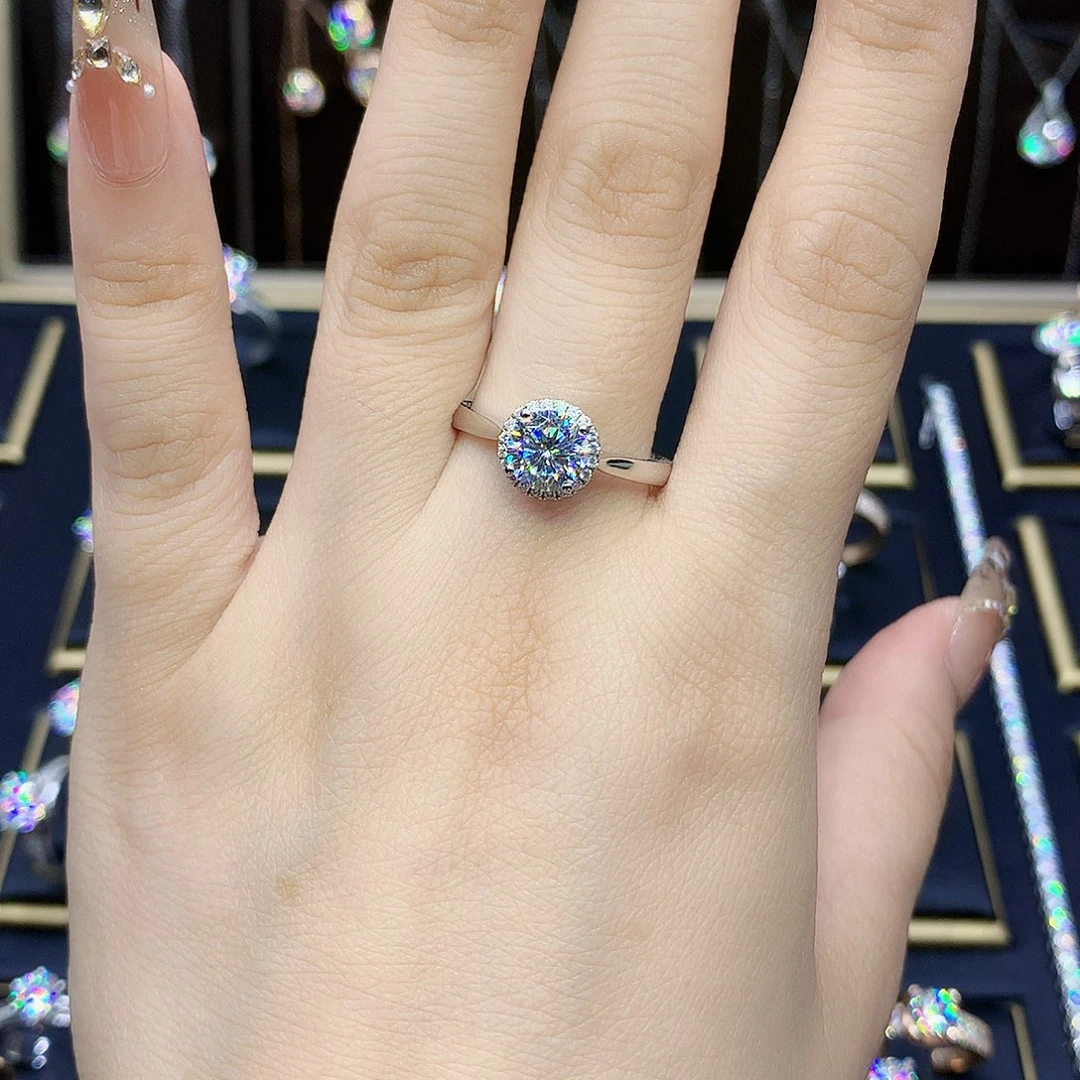 18K金镶嵌合成碳硅石（莫桑石）戒指/指环婷*呀