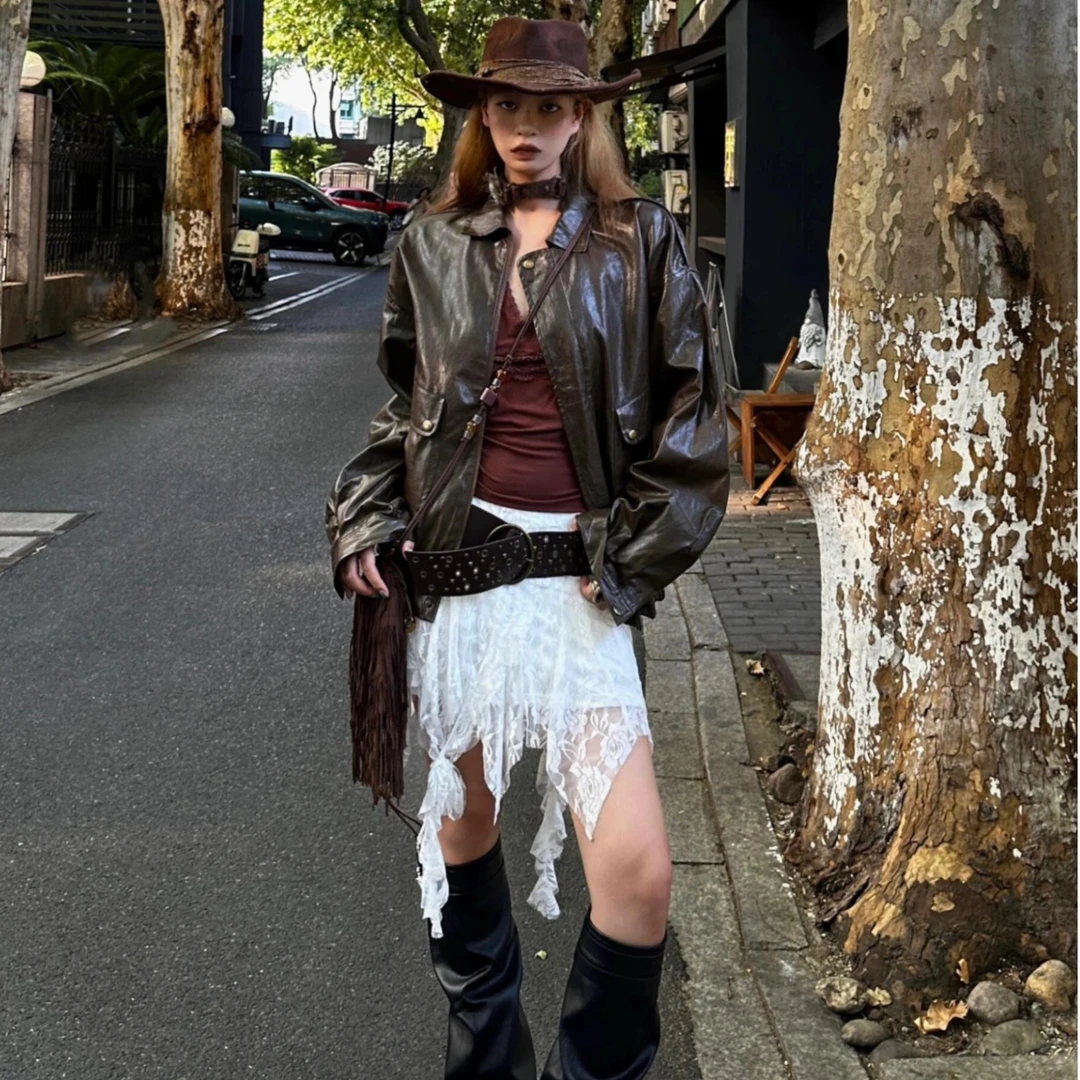 2025秋季辣妹复古皮衣外套别致印花V领挂脖吊带背心女不规则短裙