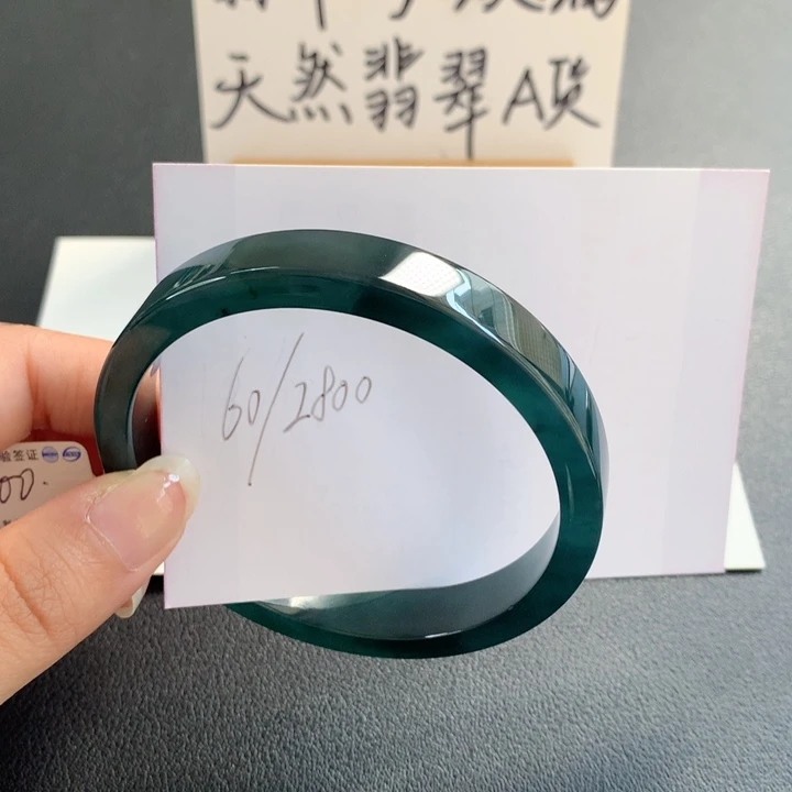 翡翠手镯未镶嵌天然翡翠