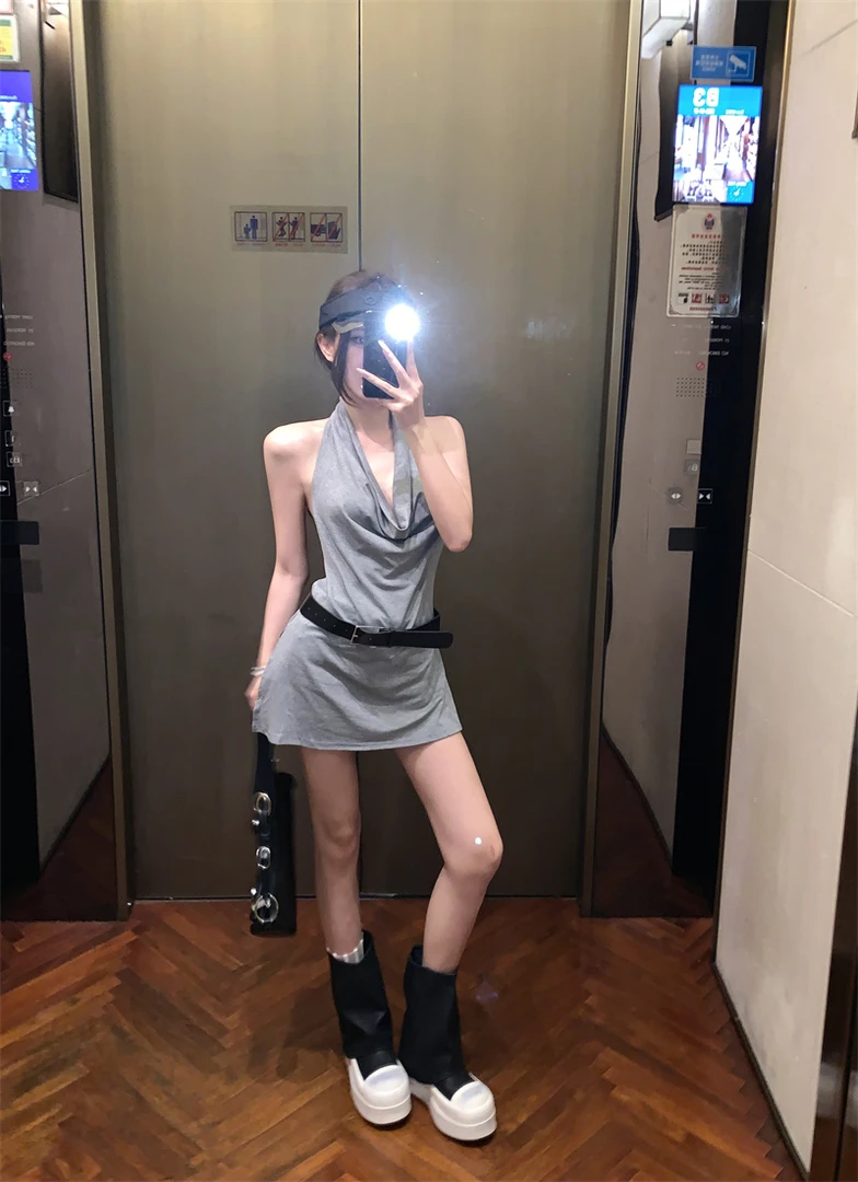 纯欲辣妹性感挂脖荡领连衣裙女夏季新款设计感修身百搭开叉上衣