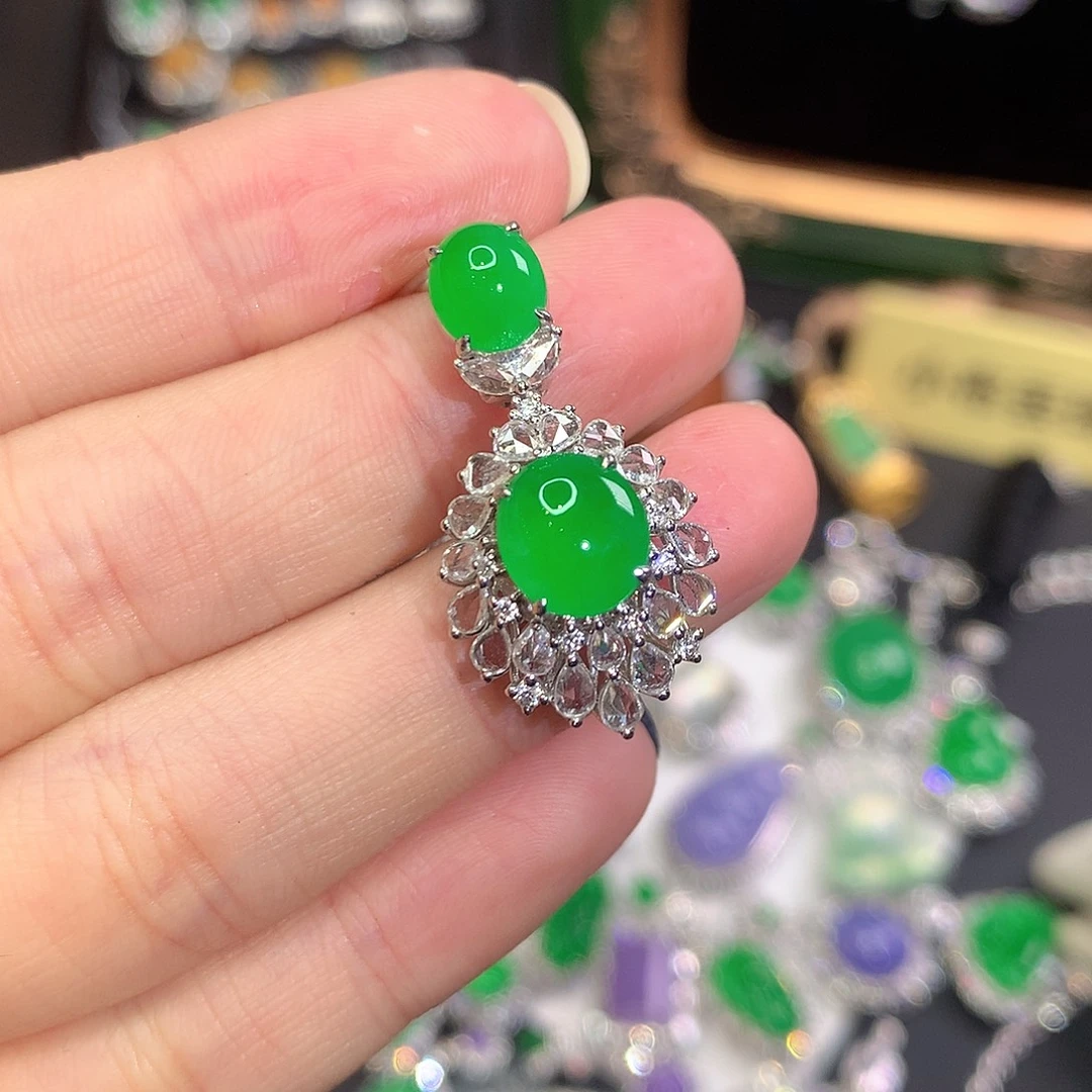 翡翠18K金镶嵌颈饰