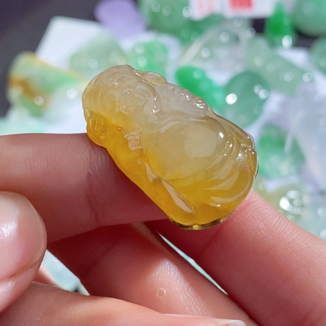 翡翠未镶嵌颈饰缅甸