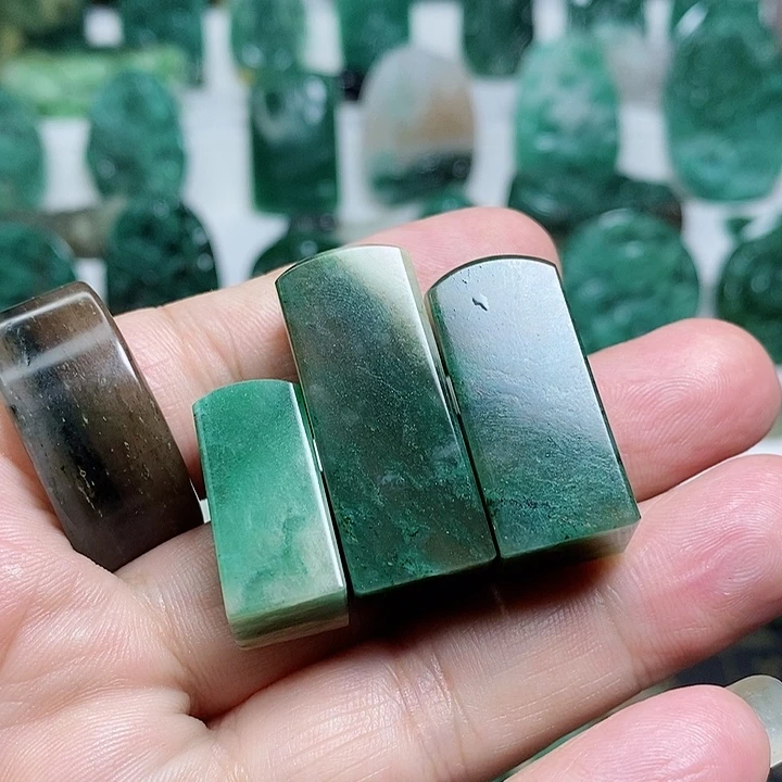 未镶嵌独山玉颈饰