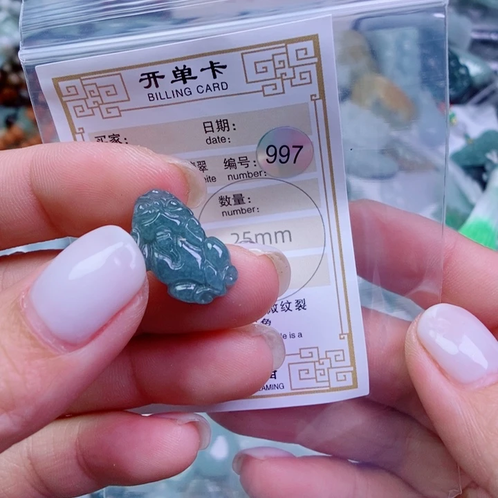 翡翠未镶嵌颈饰吊坠