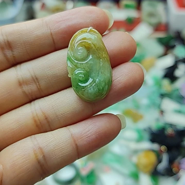 翡翠未镶嵌颈饰9