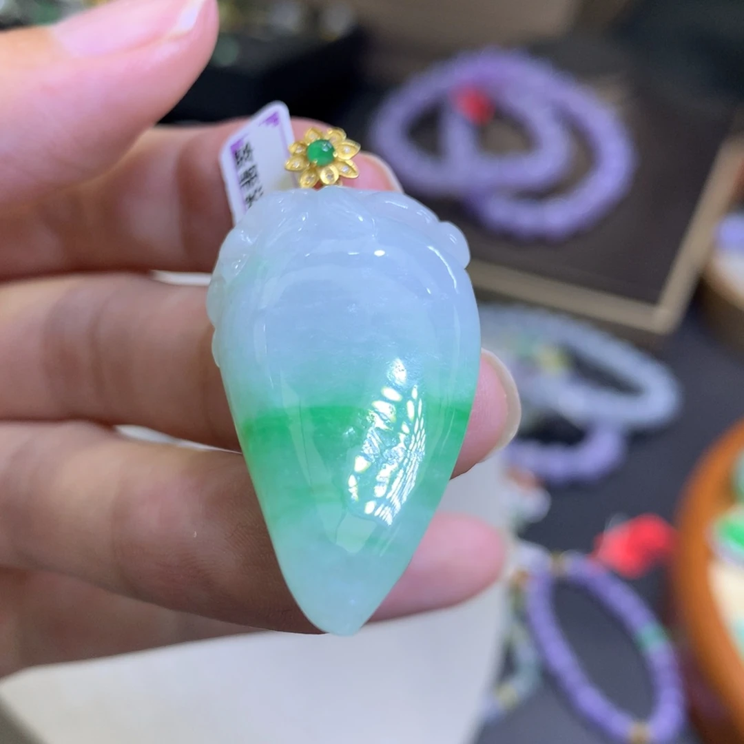 颈饰18K金镶嵌翡翠