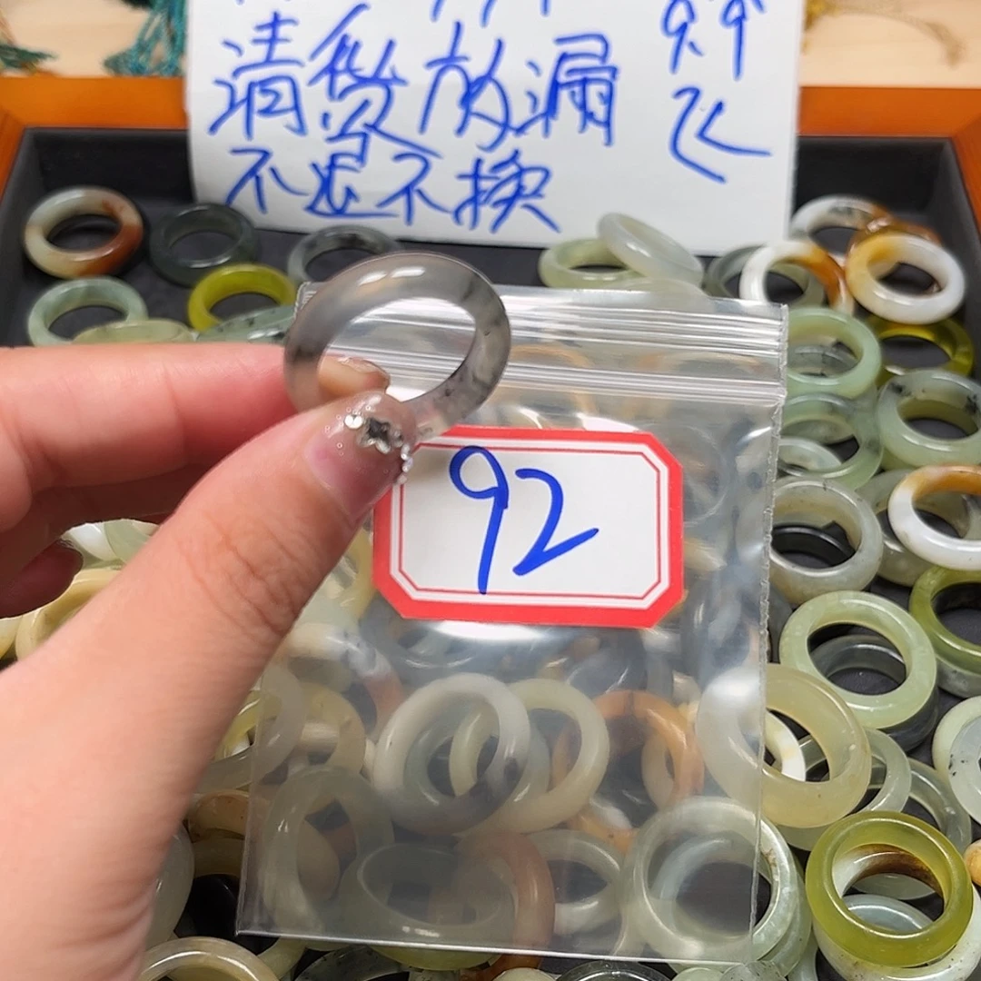 清***枝未镶嵌蛇纹石玉珠宝奇石