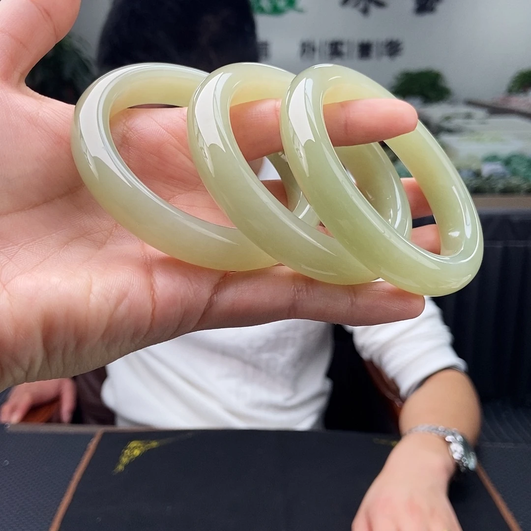 和田玉未镶嵌手镯50-60颜色多样性发拍一发一