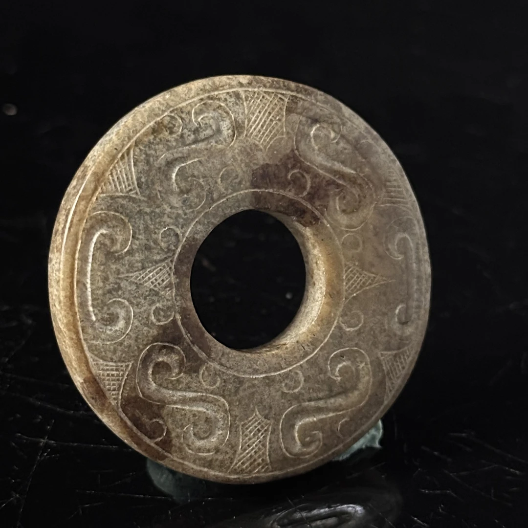 明代和田玉刻纹玉璧