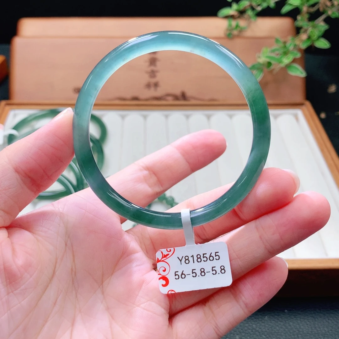 翡翠未镶嵌手镯（圆镯）