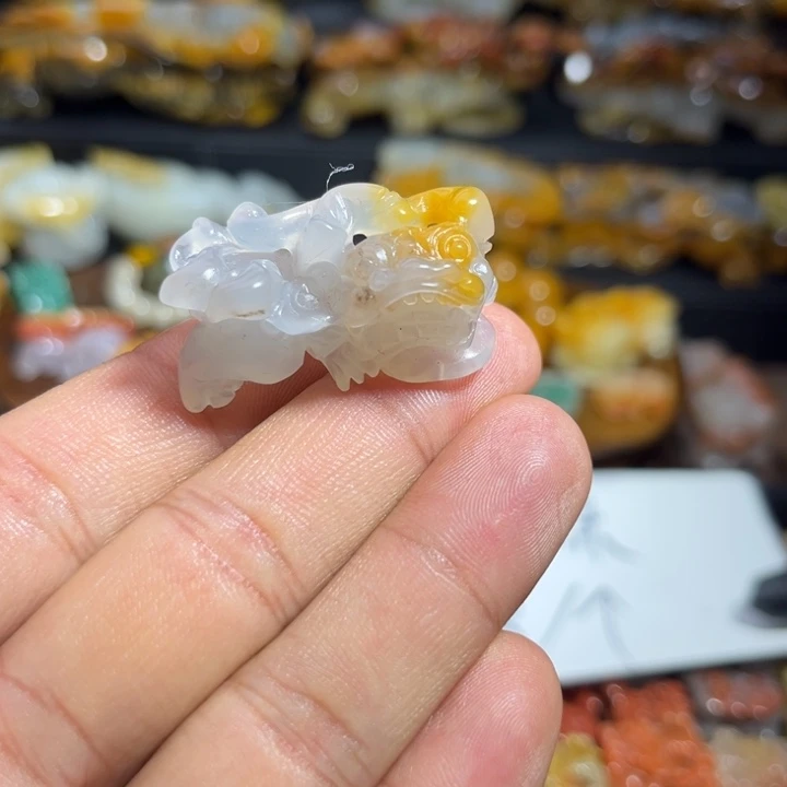 石英质玉（黄龙玉）未镶嵌颈饰