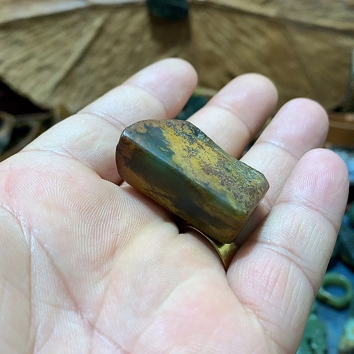 未镶嵌岫岩河磨玉（透闪石质玉）挂件