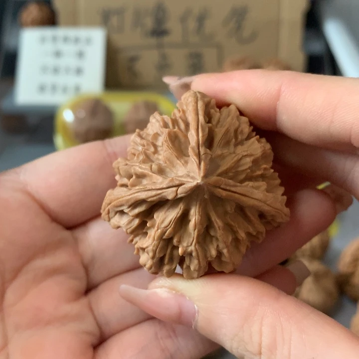 广***）文玩核桃吊坠异形单只，有瑕疵