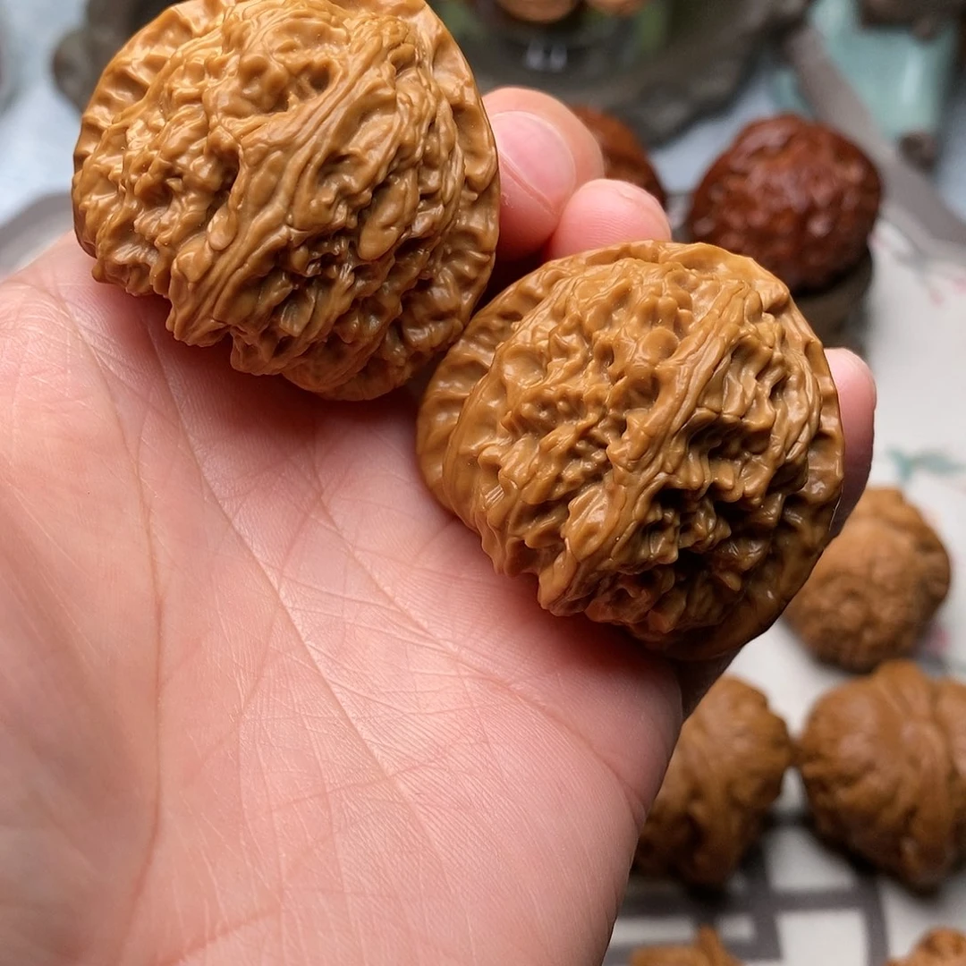 文玩核桃把件三角白