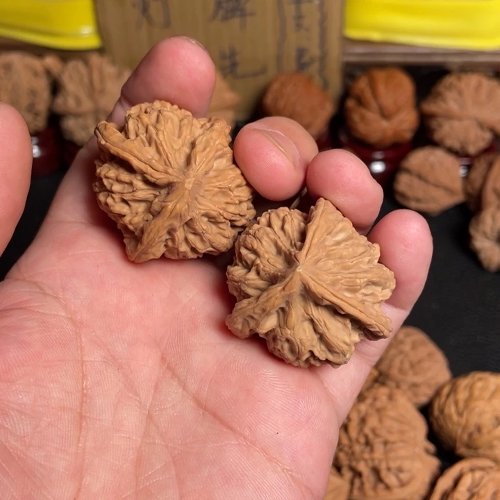 文玩核桃把件王****?核桃
