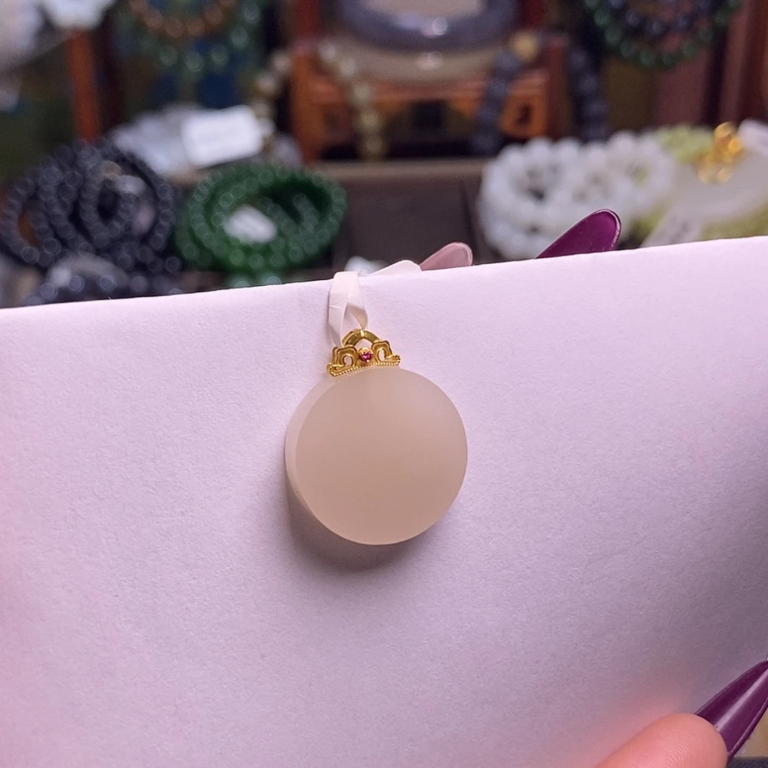 和田玉未镶嵌颈饰藕粉老熟料金镶圆盘