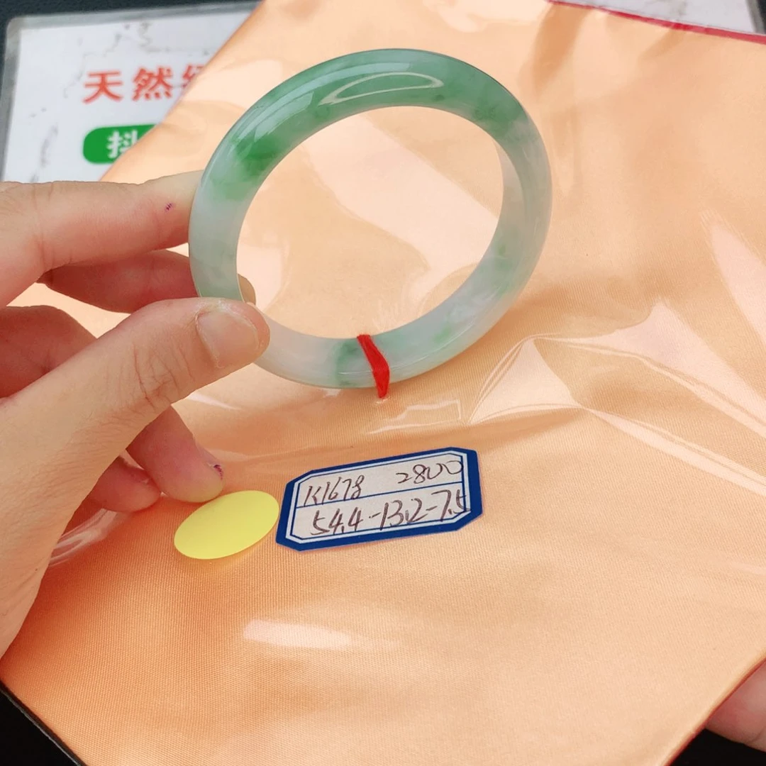 翡翠手镯未镶嵌翡翠