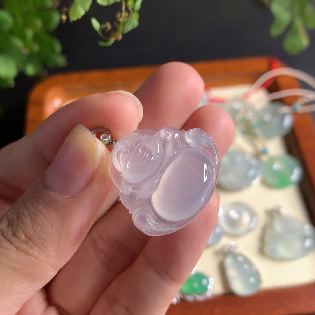 翡翠18K金镶嵌颈饰佛公