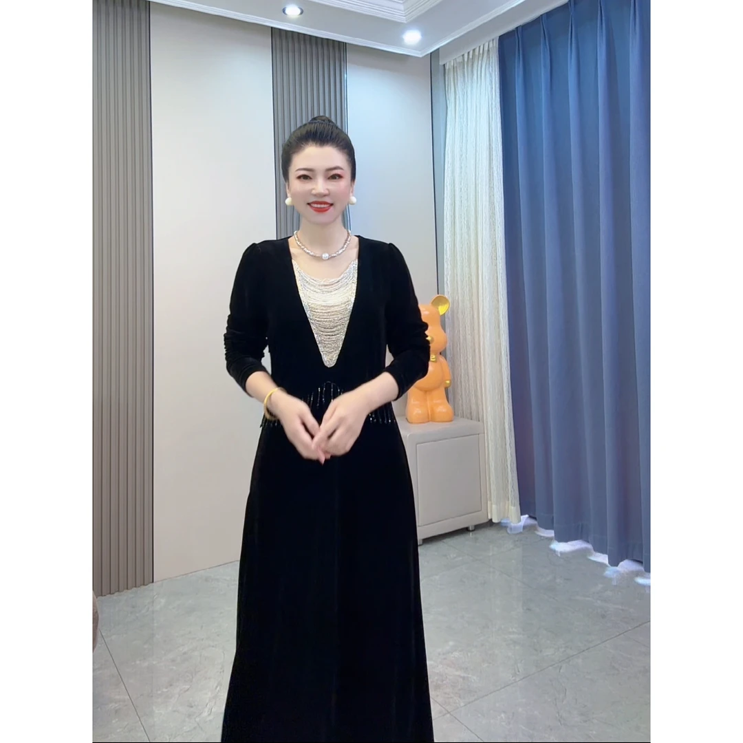 新年款大码女装黑色复古重工流苏串珠设计感丝绒显瘦气质中长群女