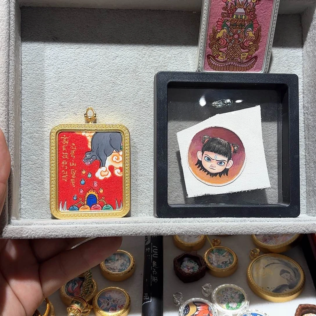 *****吊坠纯手绘唐卡吐宝鼠 画心
