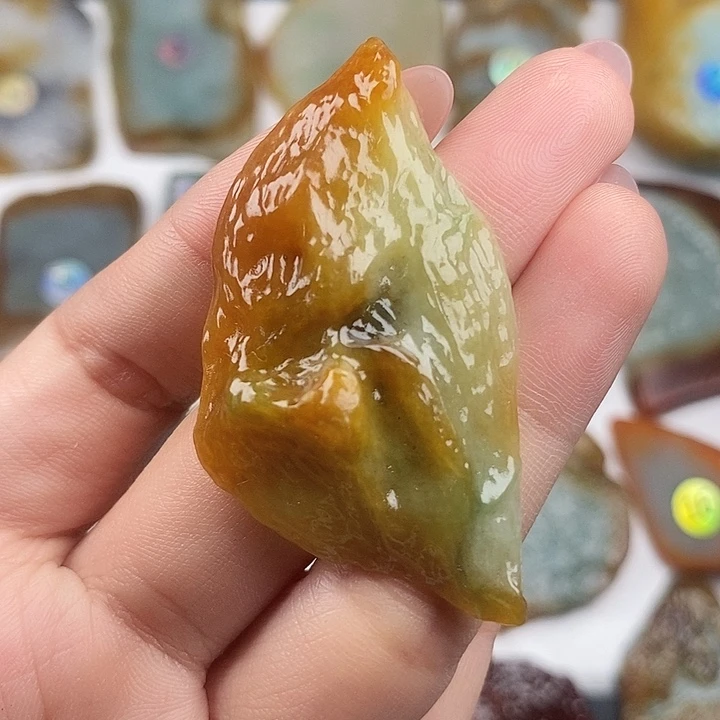 颈饰未镶嵌翡翠天然