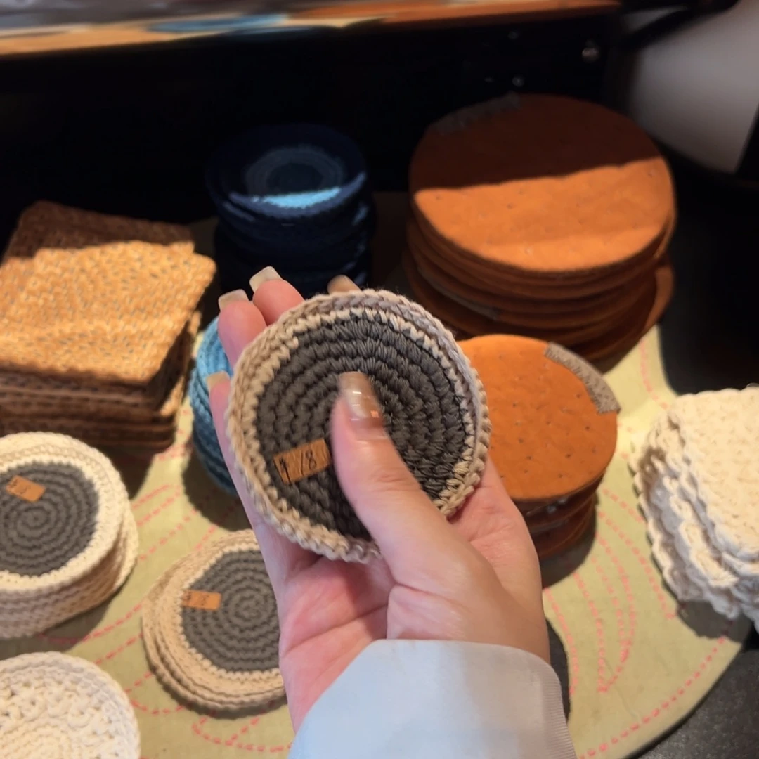 瓷片陶瓷。      陶瓷。