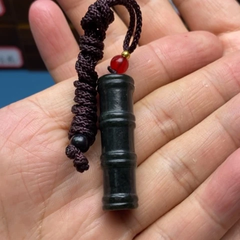 和田玉未镶嵌颈饰而****！