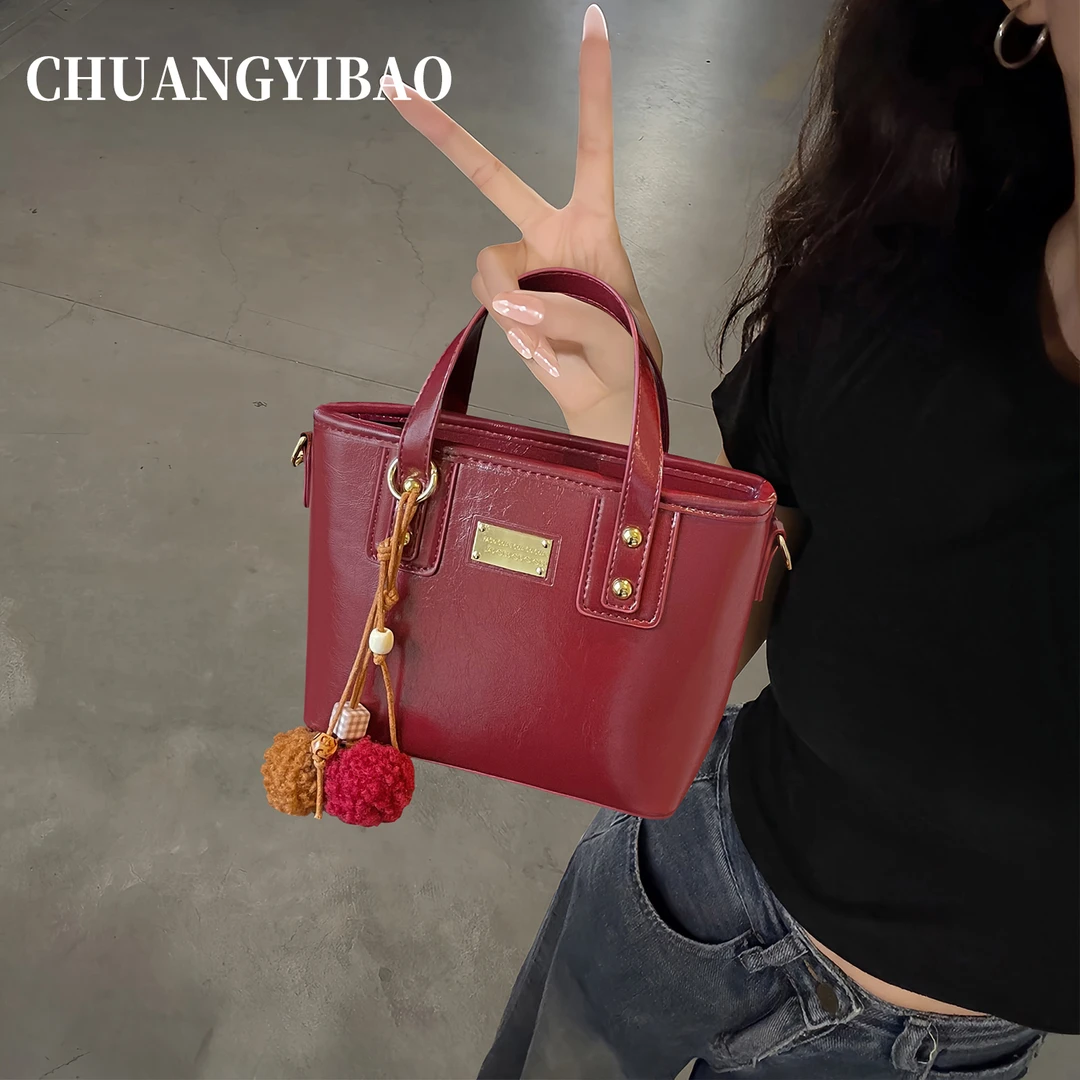 红色超火手提水桶包包女2025新款秋冬轻奢小众高级感单肩斜挎婚包