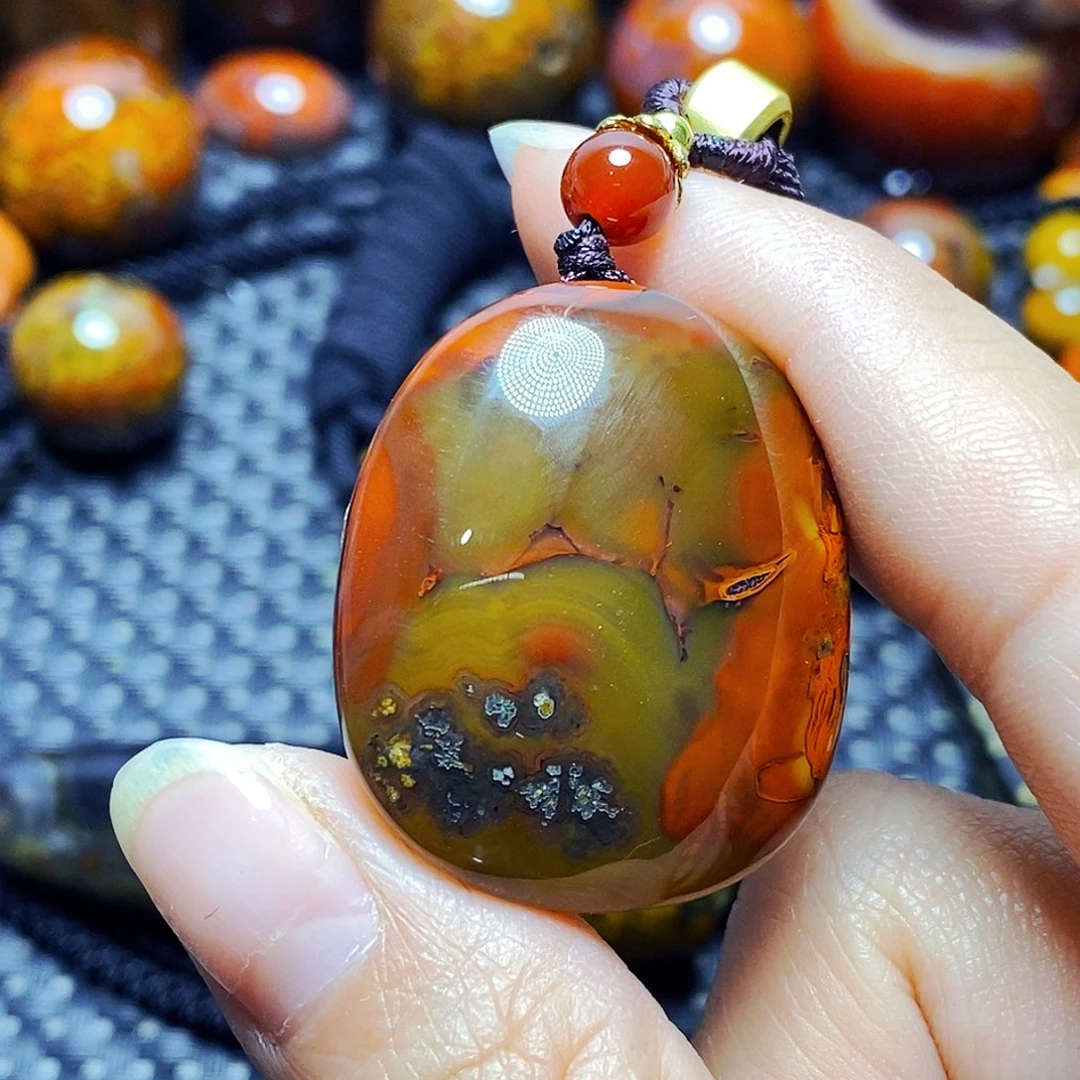 未镶嵌颈饰玛瑙/玉髓艳*