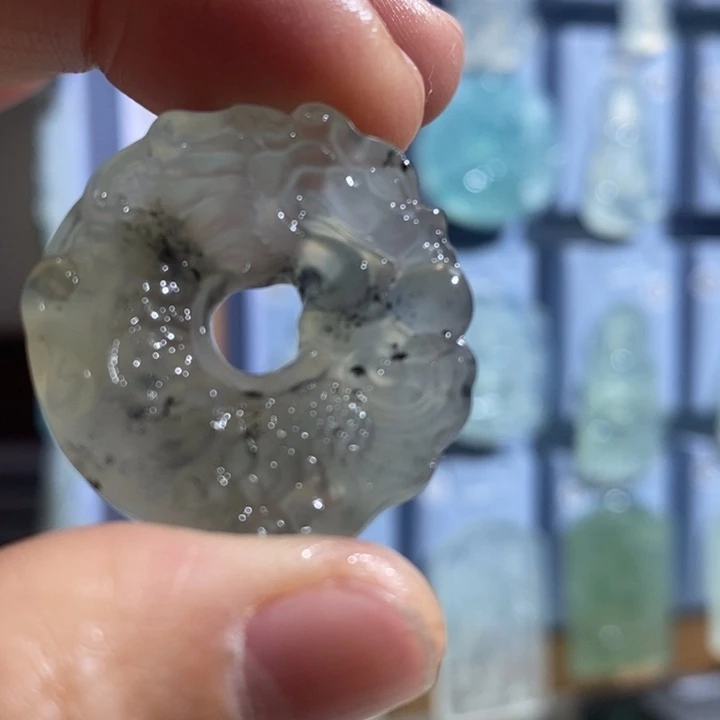 岫玉未镶嵌颈饰吊坠