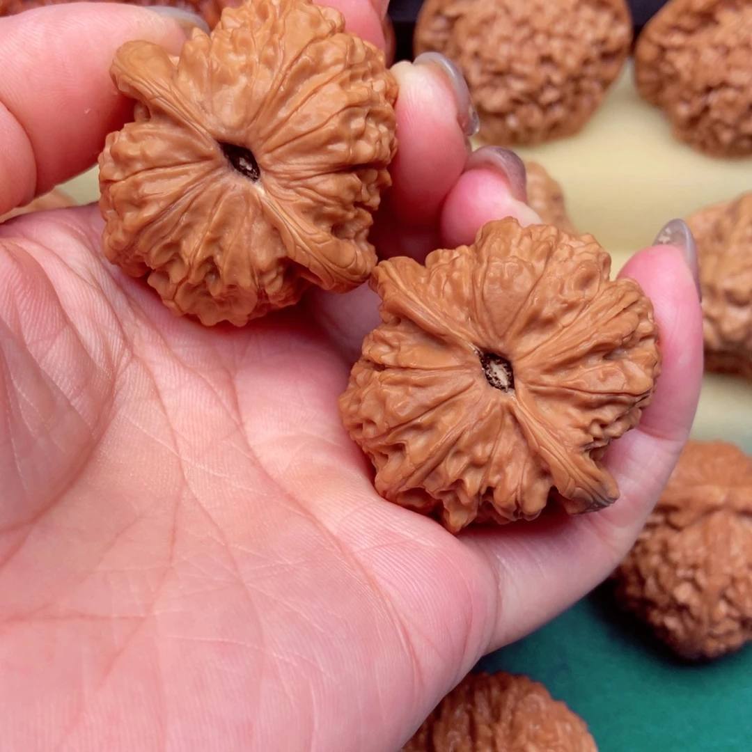 可***r文玩核桃吊坠血麒麟41