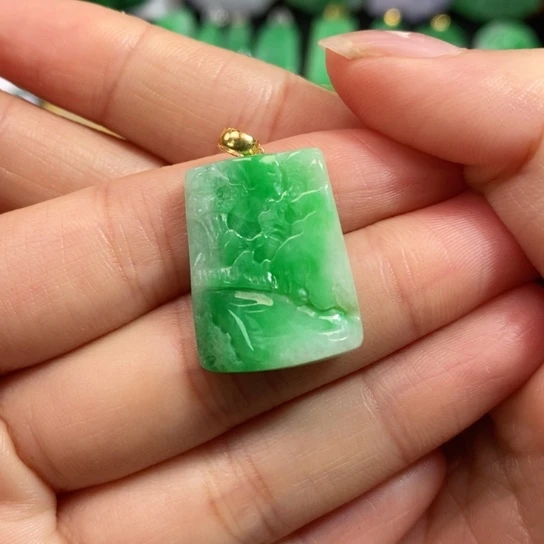 颈饰未镶嵌翡翠吊坠