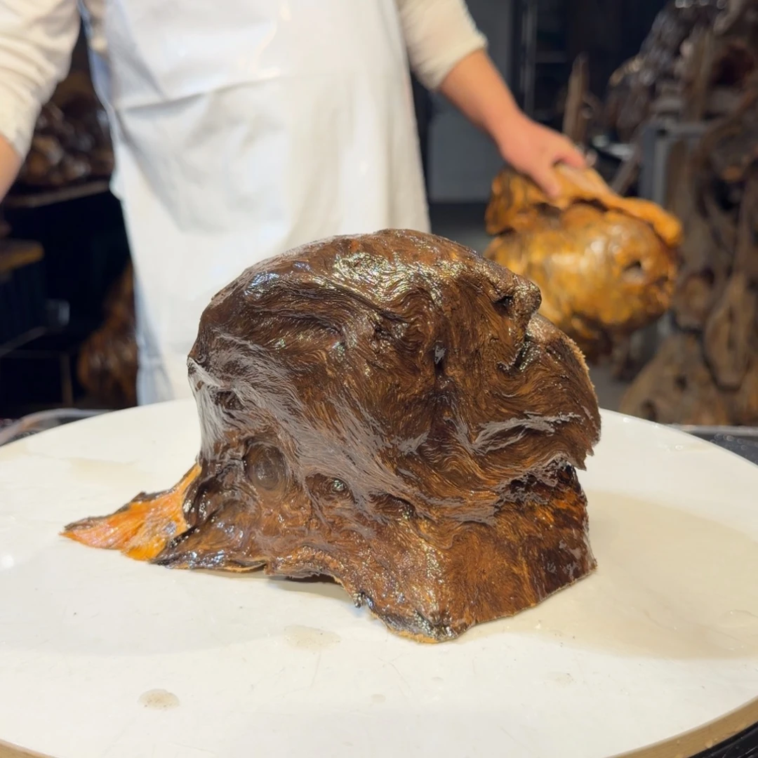 木***人木王一刀琥珀木摆件79