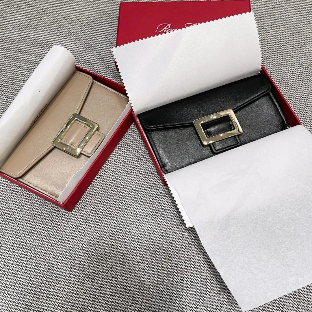 全新未使用 Roger Vivier/罗杰·维威耶 金扣翻盖卡片包