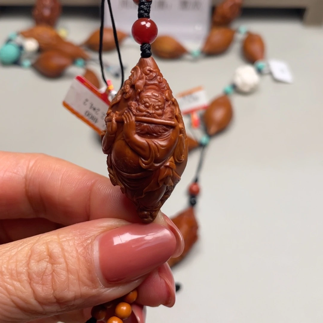 橄榄核吊坠?****丝橄榄核雕工艺