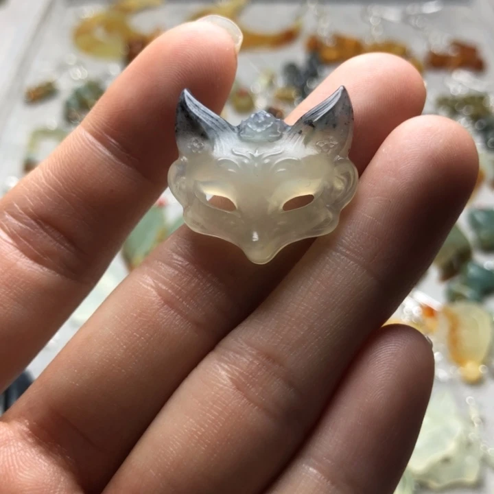 蛇纹石玉颈饰未镶嵌