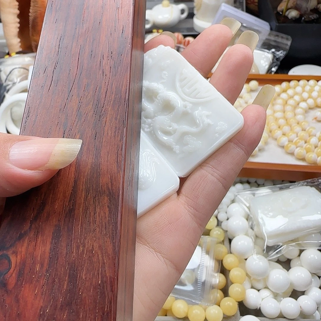 贵****大果紫檀（缅甸花梨）龙凤牌