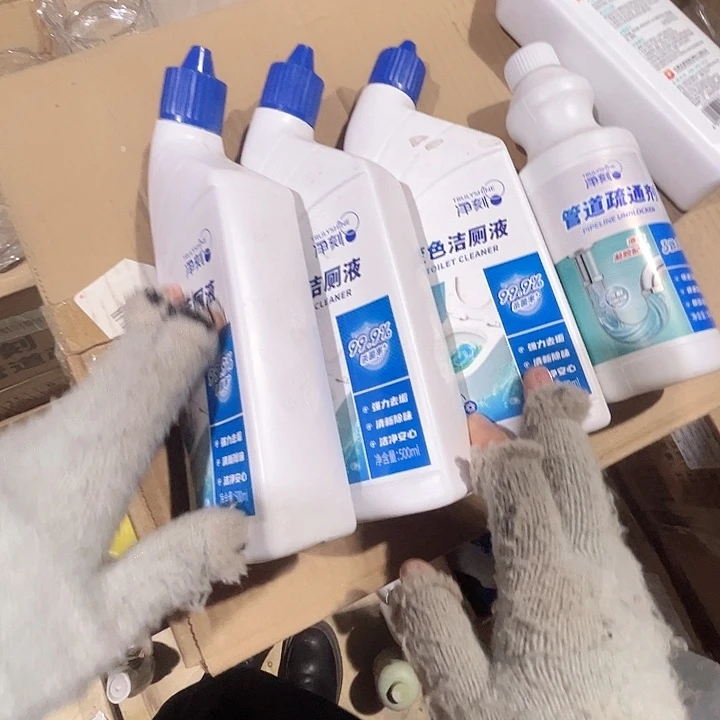 洁厕液拍一发三。